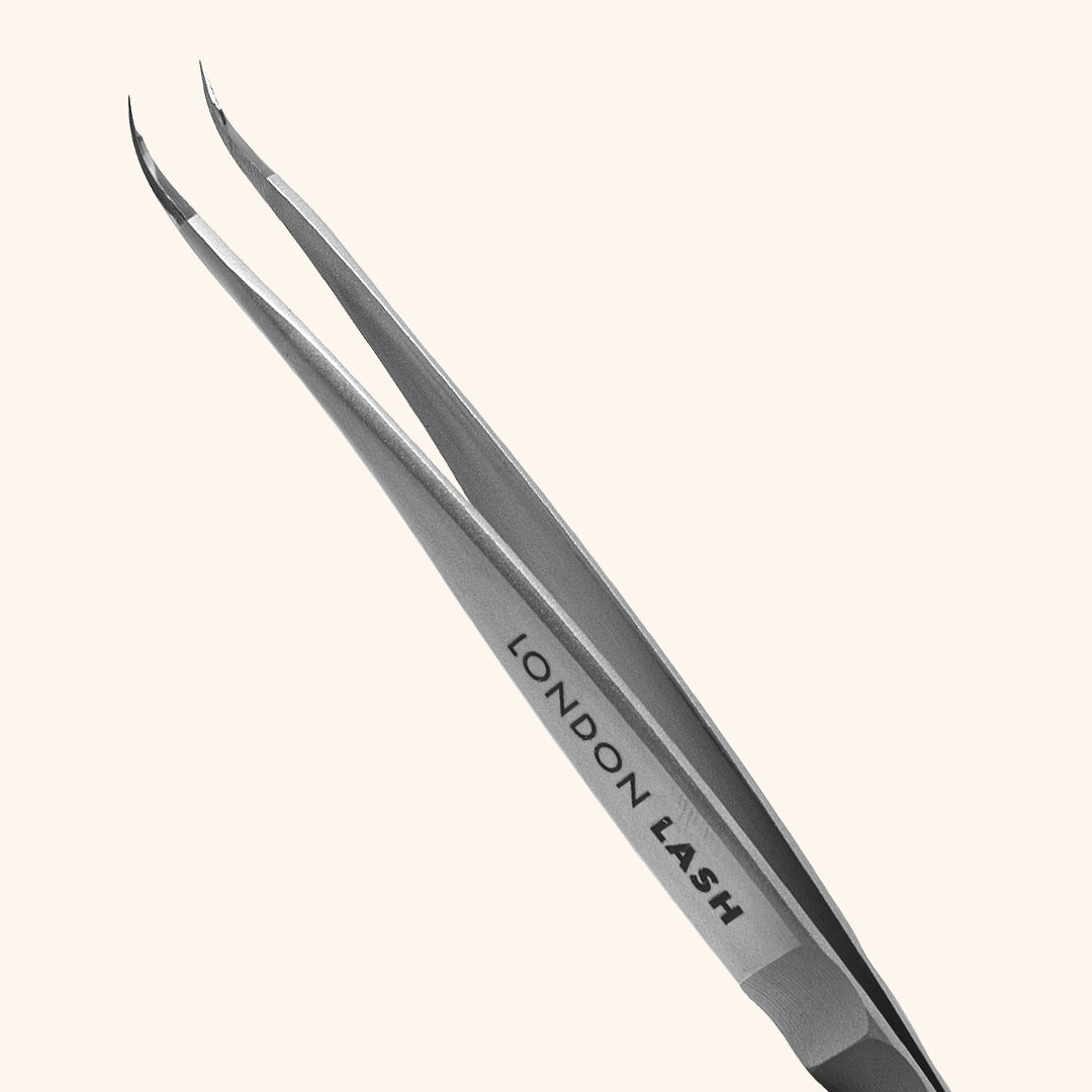 Petite Curved tip lash tweezers in silver