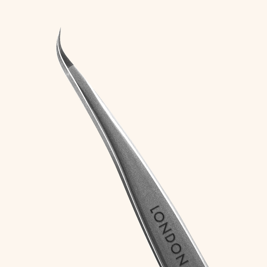 Stainless steel curved lash tweezers in silver