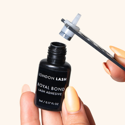 how to tape the nozzle off a lash glue bottle