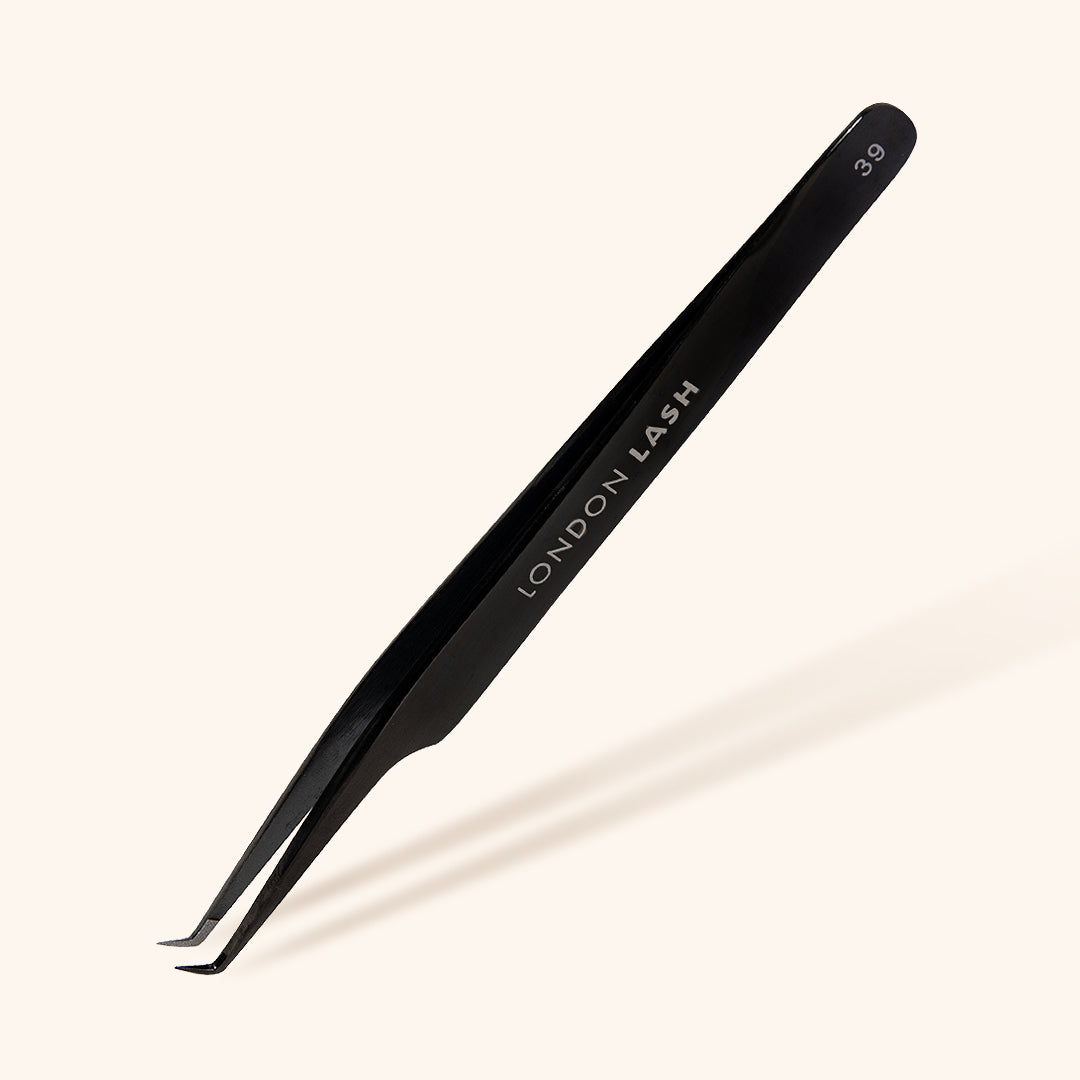 Black mega volume eyelash tweezers with fine fiber tips