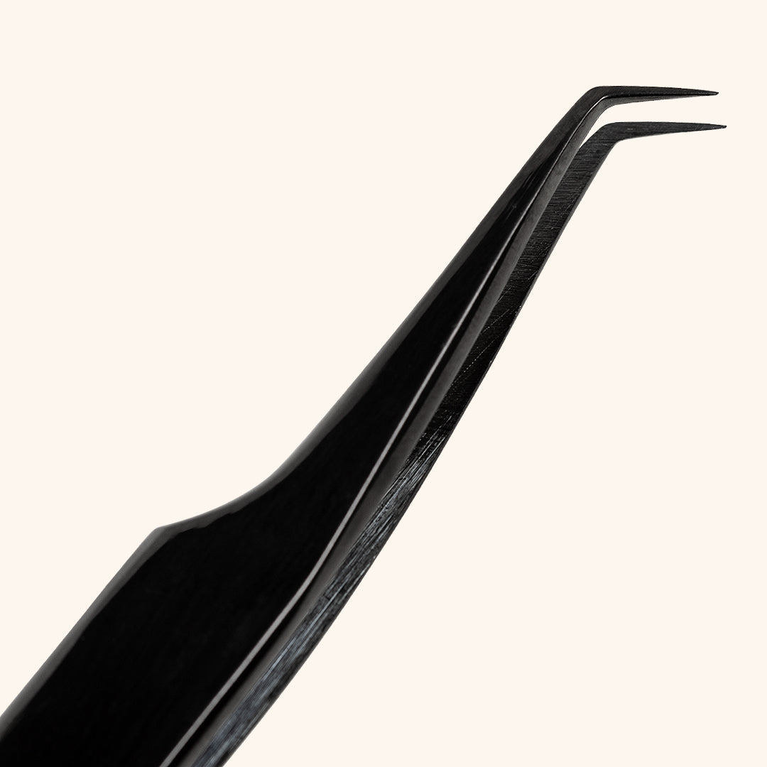 Long and slim lash tweezers for lash technicians